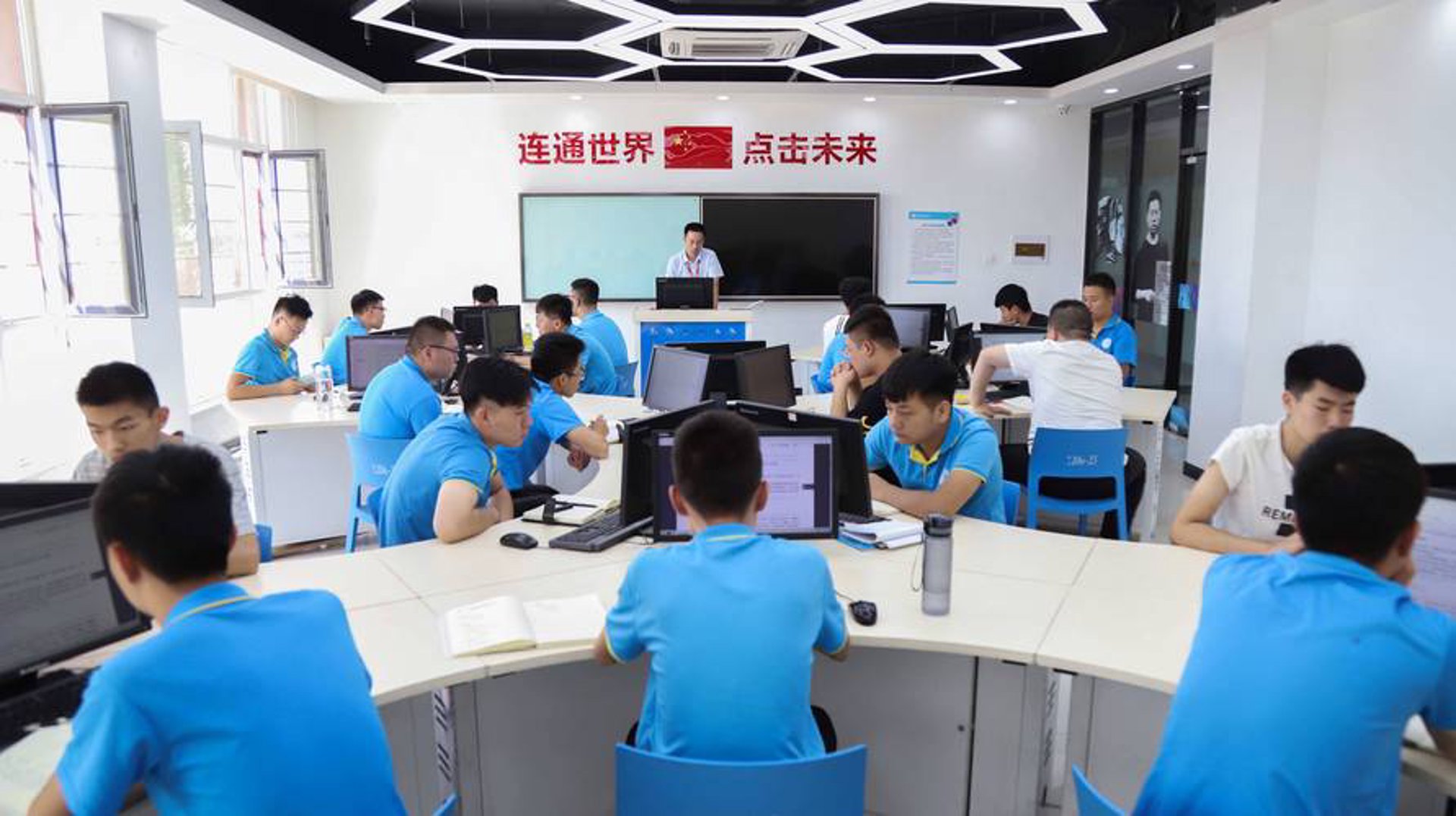 百冠网络科技
